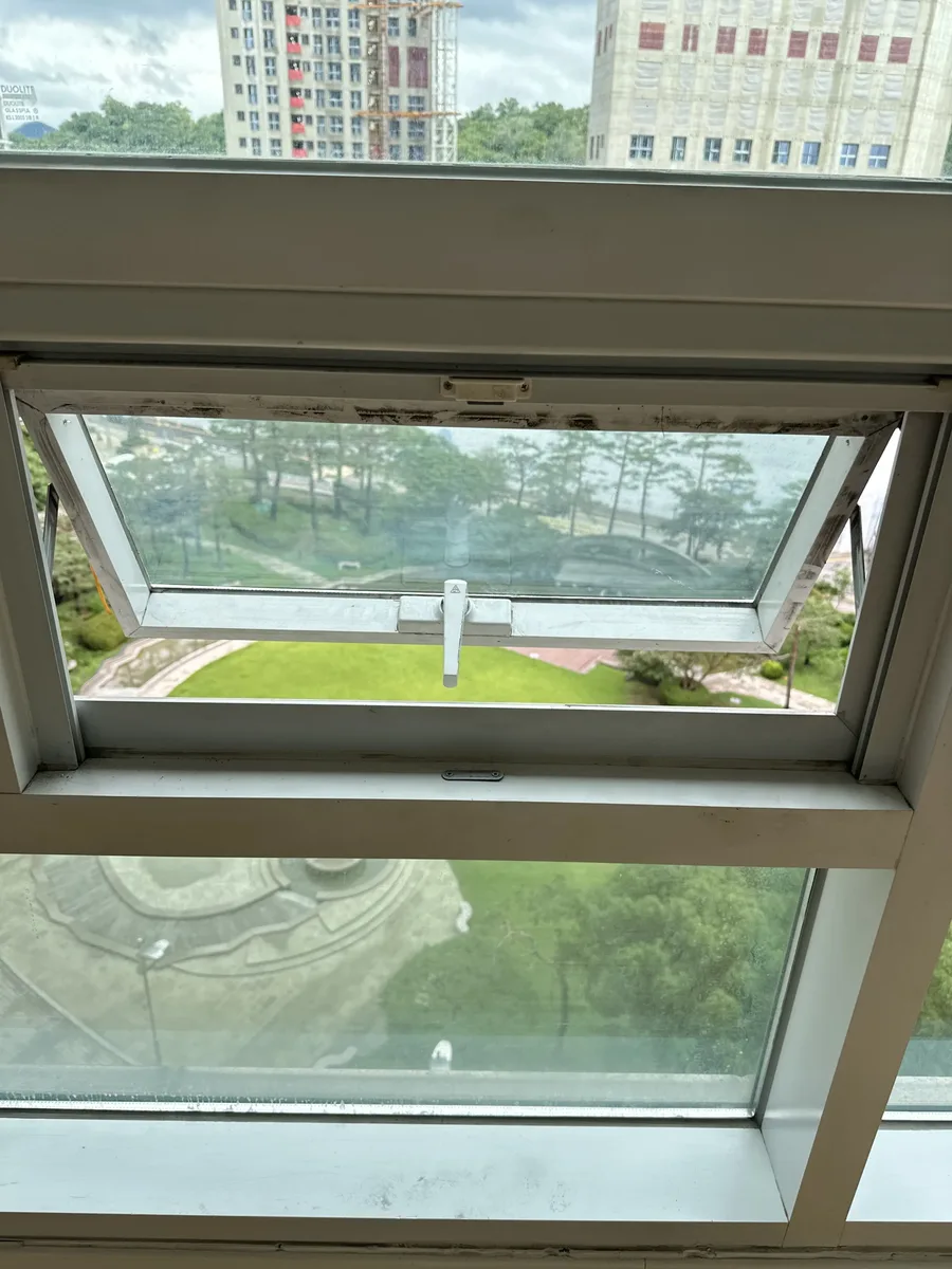 분당 사무실 프로젝트창 노후 부속을 가공해 결합하는 작업
