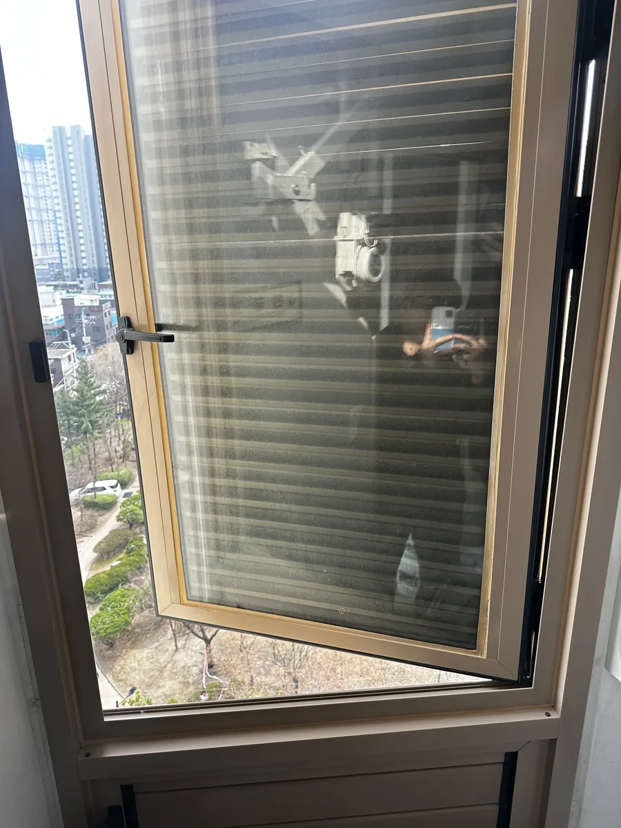 캐시먼트창 새시 조정 후 닫힘 확인